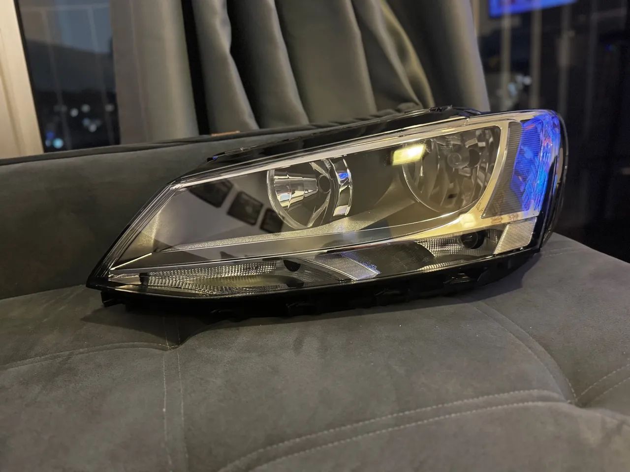 Farol Lado Direito Jetta 2012 2013 2014 2015 2016 2017 2018 - Sem Led 