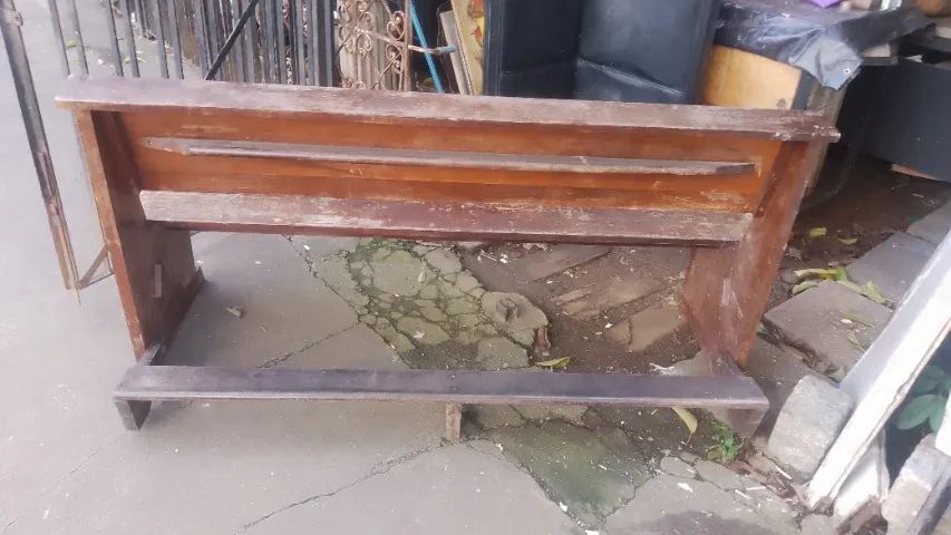 Banco de igreja antigo... - Foto 3