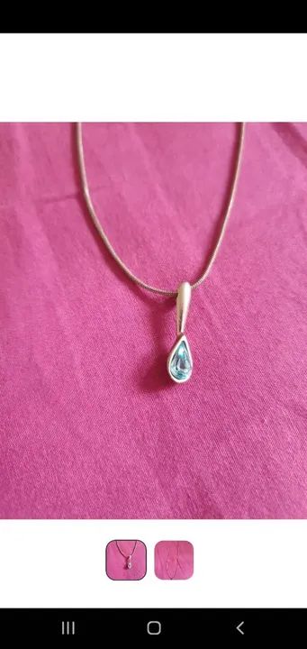 Colar Prateado com Pingente Azul