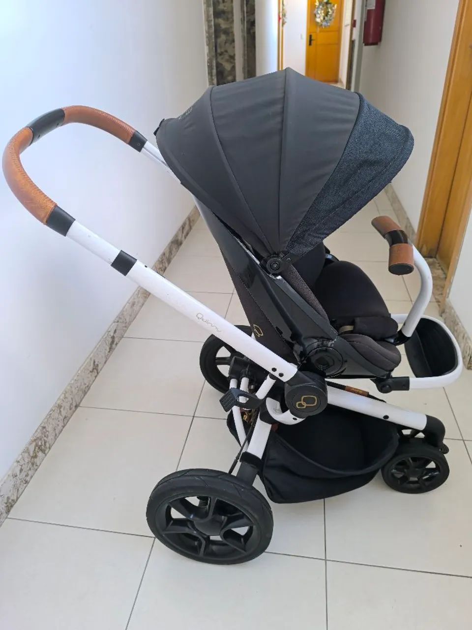 Carrinho de bebê Rachel Zoe Quinny (c/ bebê conforto)