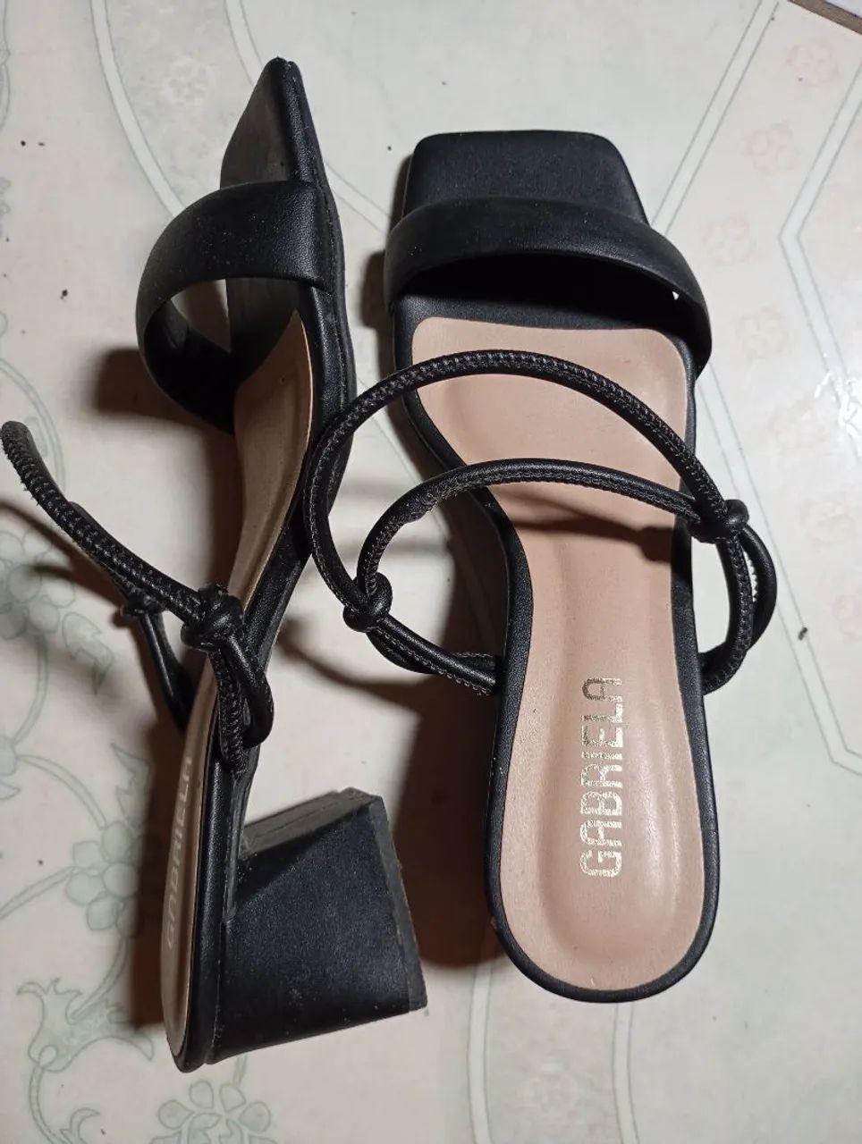 Sapato usado somente uma vez 