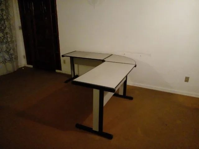 Mesa de escritório  em L 90 graus conservada! - Foto 2