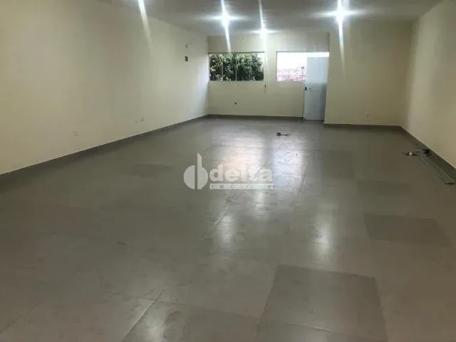 Sala disponível para locação no bairro Santa Rosa em Uberlândia-MG