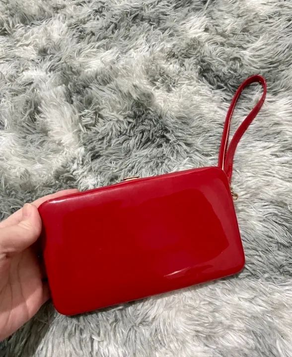 Clutch vermelha da Renner  . Não entrego