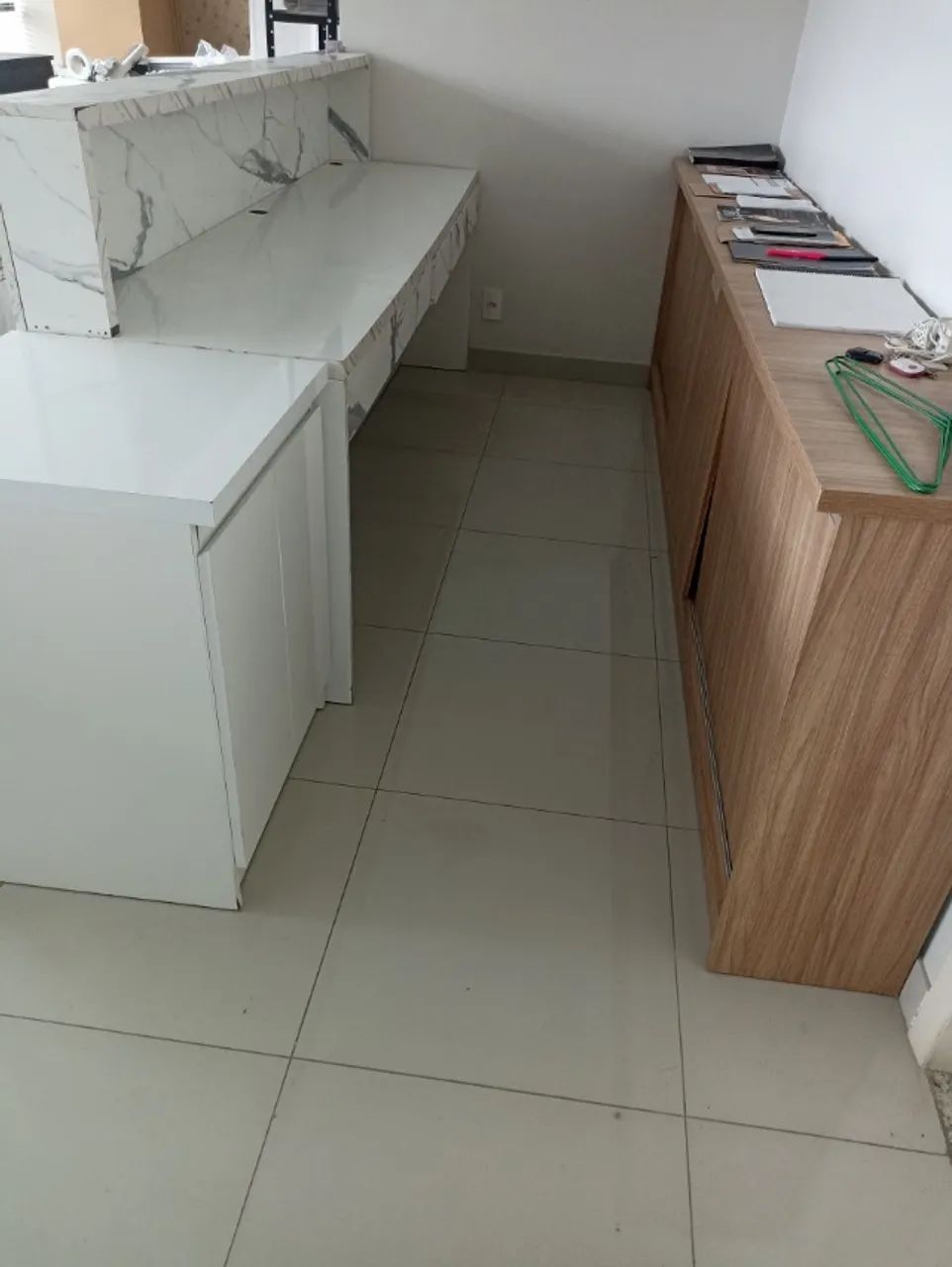 Recepção em MDF + Expositor com vidro  - Foto 3