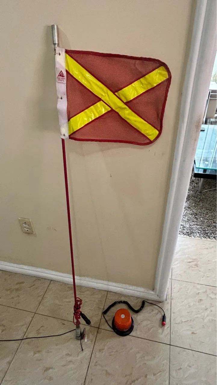 Bandeira para mineração com antena sinalizadora.