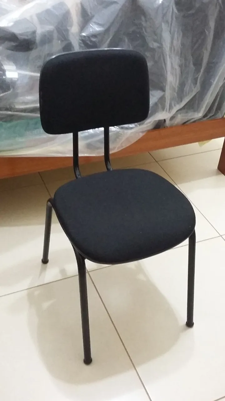Cadeira secretária estofada