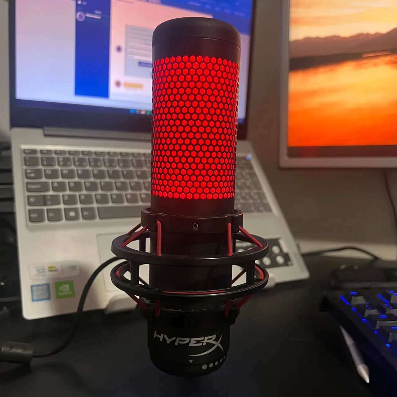 Microfone HyperX QuadCast com Pedestal