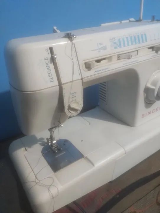 Máquina de costura  Singer  - Foto 3