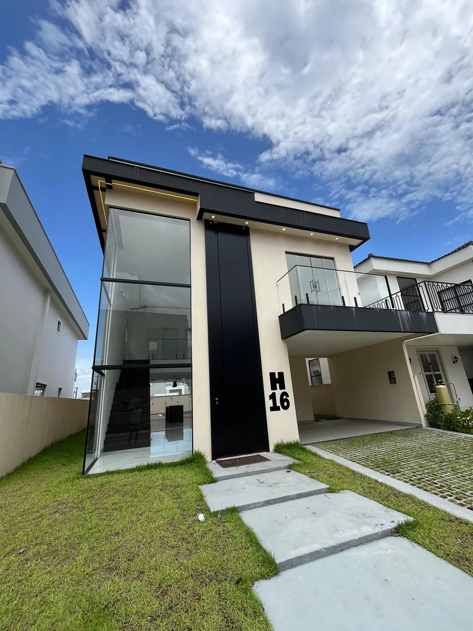 Vende Casa no Condomínio Jardins do Lago R$ 1.700.00,00 (Aceita financiamento) - Creci 12