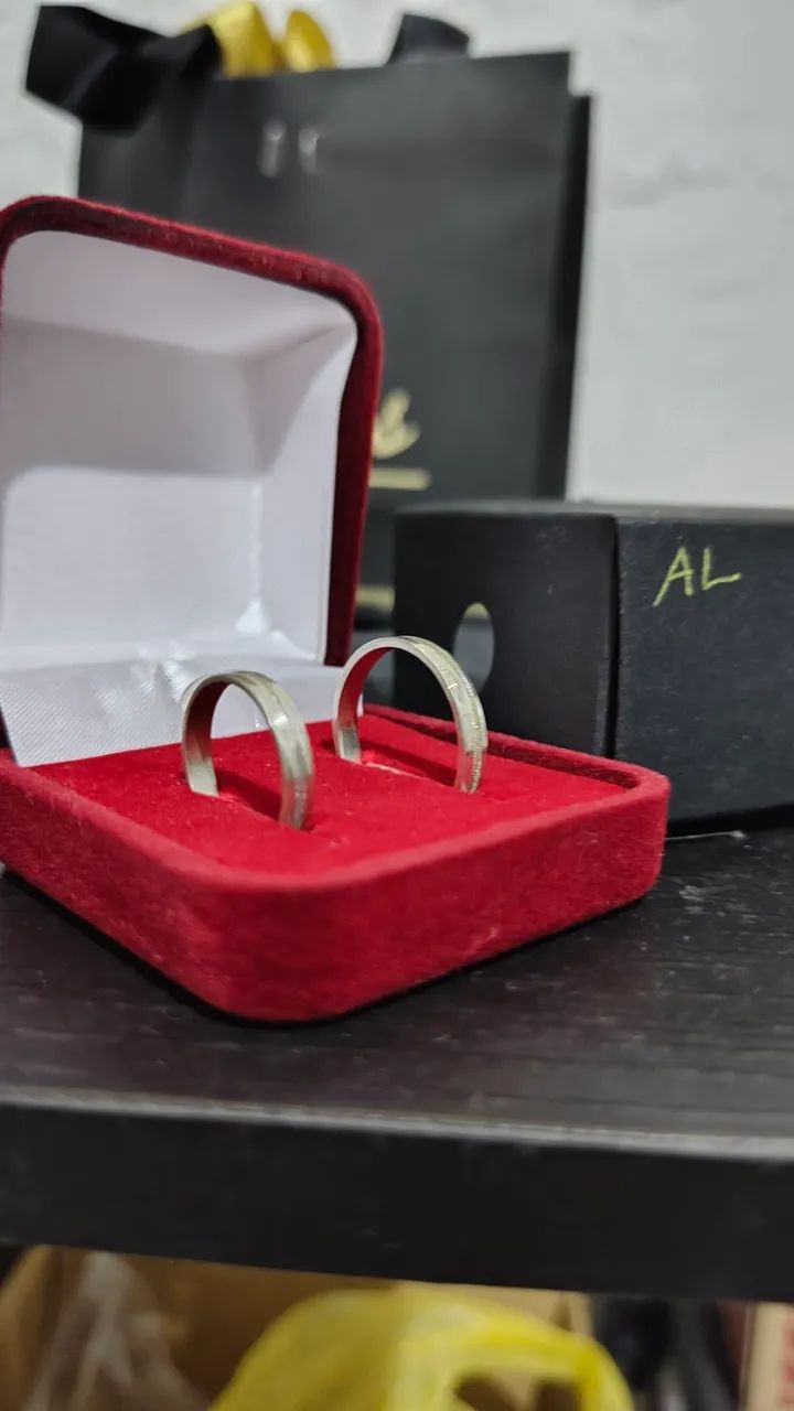 Par de alianças em prata