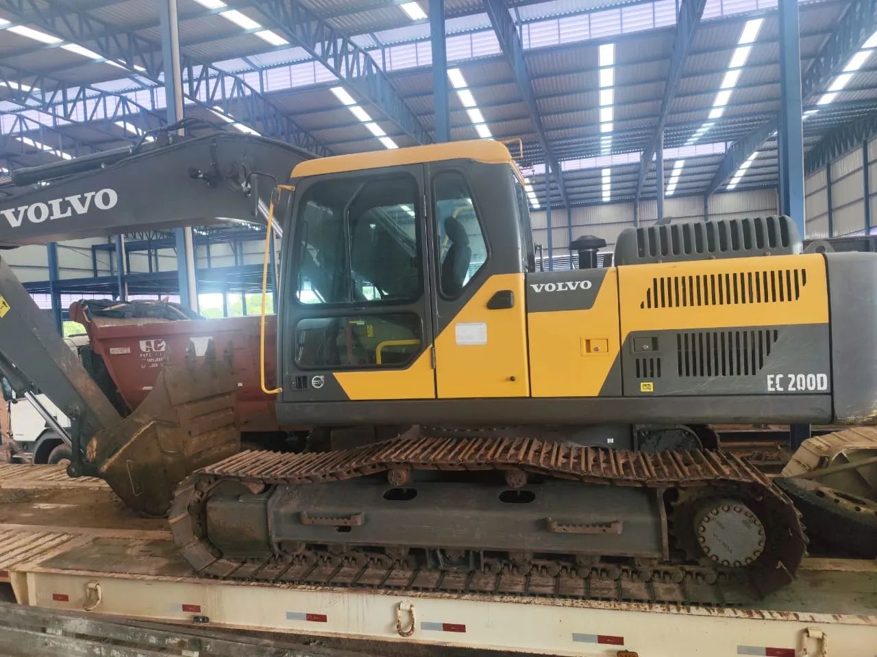 Escavadeira volvo Ec200 ano 2021