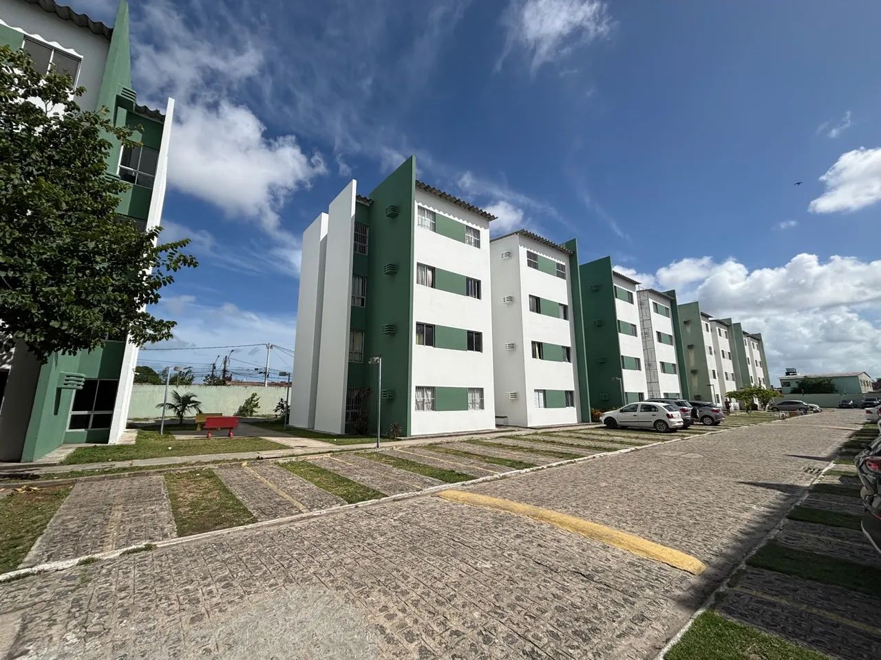 ((CM)) APT C/2 Quartos/2 Andar no Conj Beira Mar