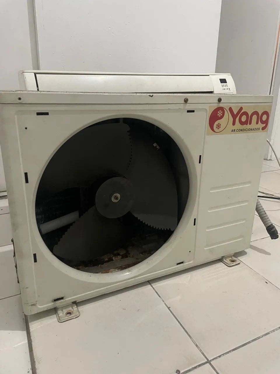 Ar Condicionado Yang - Necessita de reparo