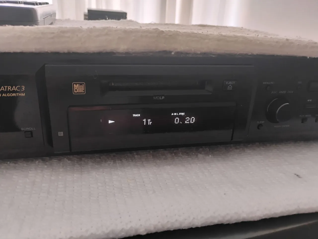 Sony MDS-S41 é um deck de MiniDisc (MD) compacto - Aparelhos de
