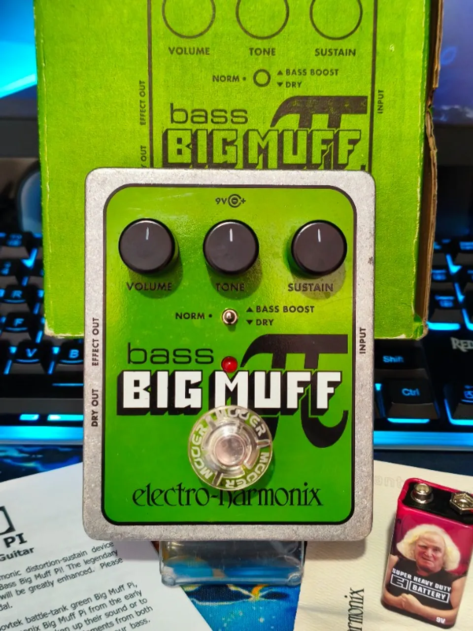 Pedal Fuzz Bass Big Muff PI Novinho na Caixa - Electro Harmonix