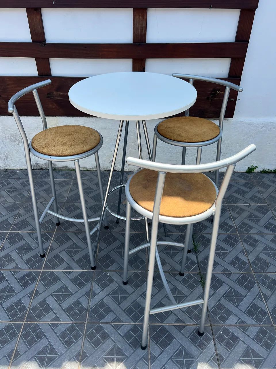 Conjunto de 1 mesa bistrô com 3 banquetas altas. - Foto 3