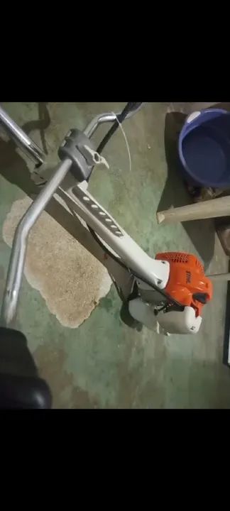 vende-se roçadeira muito boa.