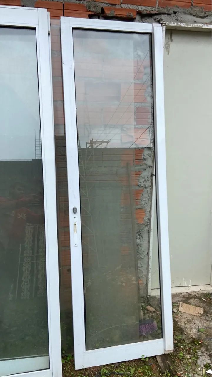 Porta balcão em alumínio branco 