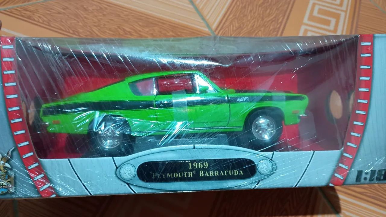 1969 PLYMOUTH BARRACUDA 1/18 $379 - Hobbies e coleções - Águas
