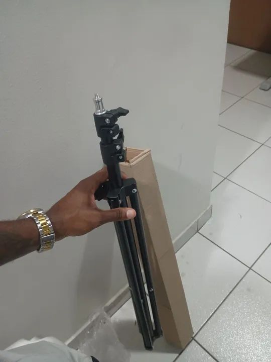 Tripé para Câmera - Ajustável e Resistente