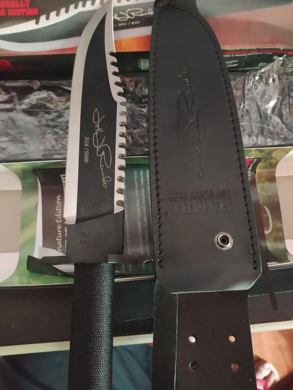 Faca do Rambo 2 com bainha e certificado  - Foto 2