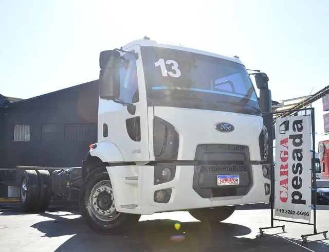 FORD CARGO 1719 4X2 ANO 2013