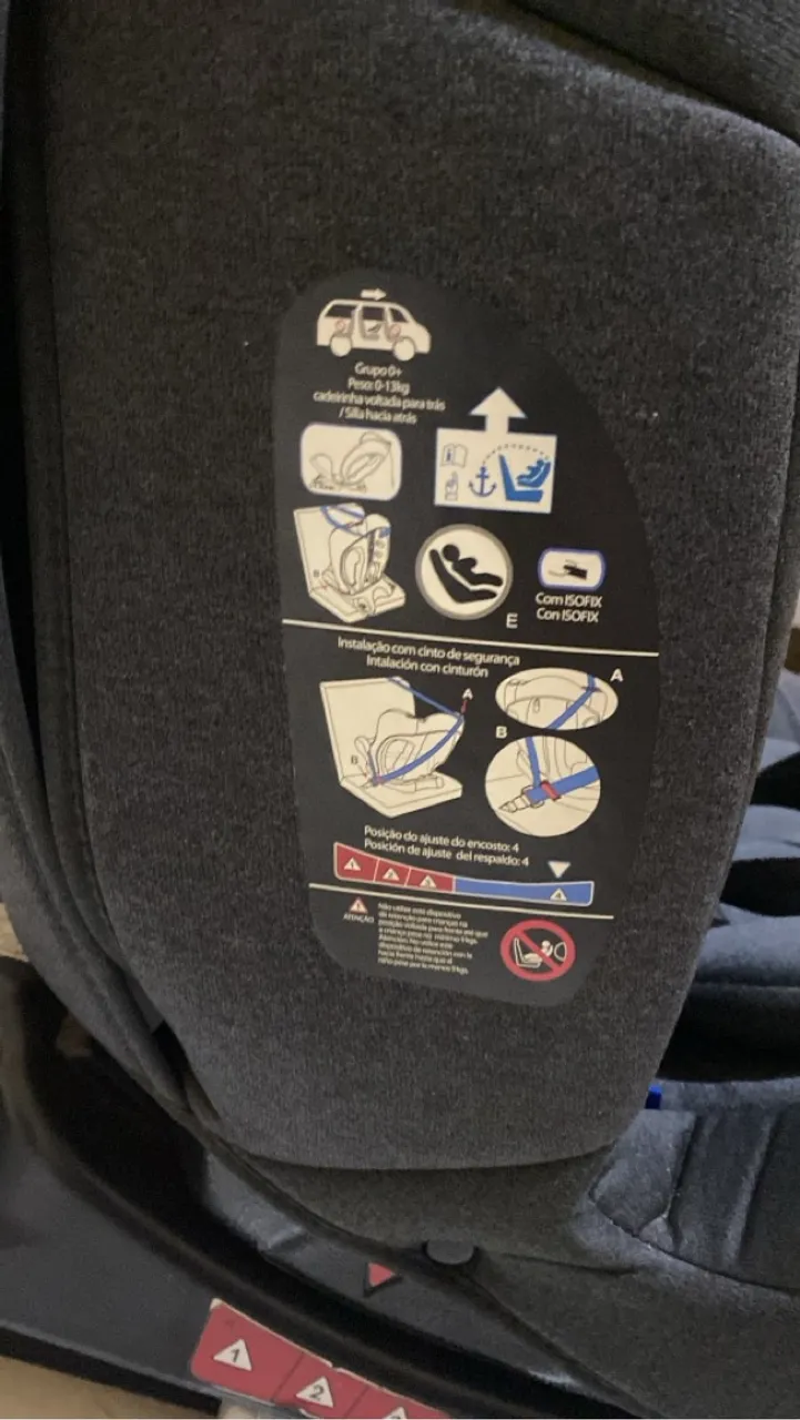 Vendo cadeirinha para carro bastante conservada 