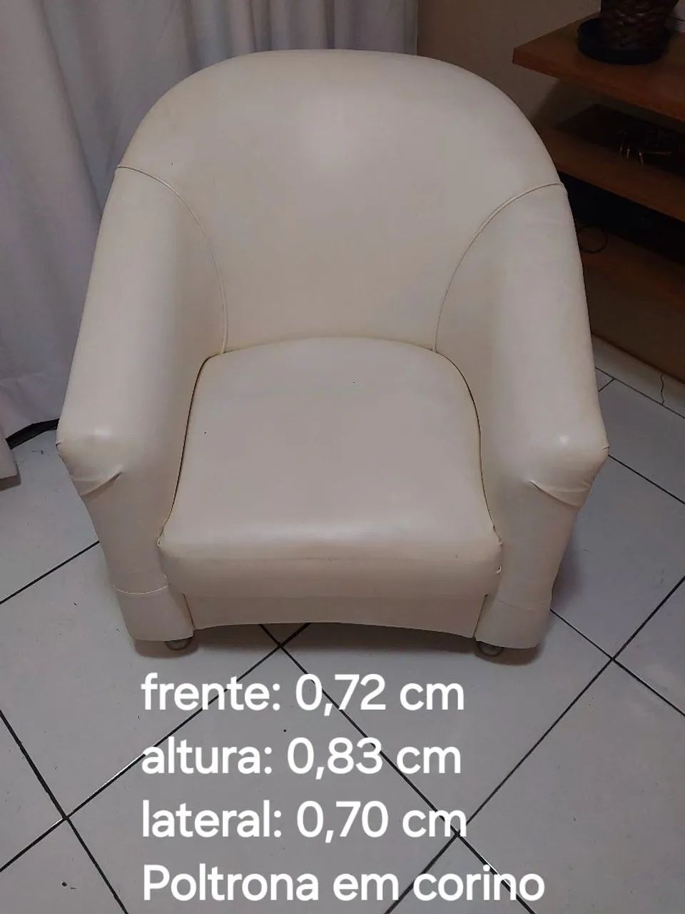 Poltrona em corino bege65570246908291120