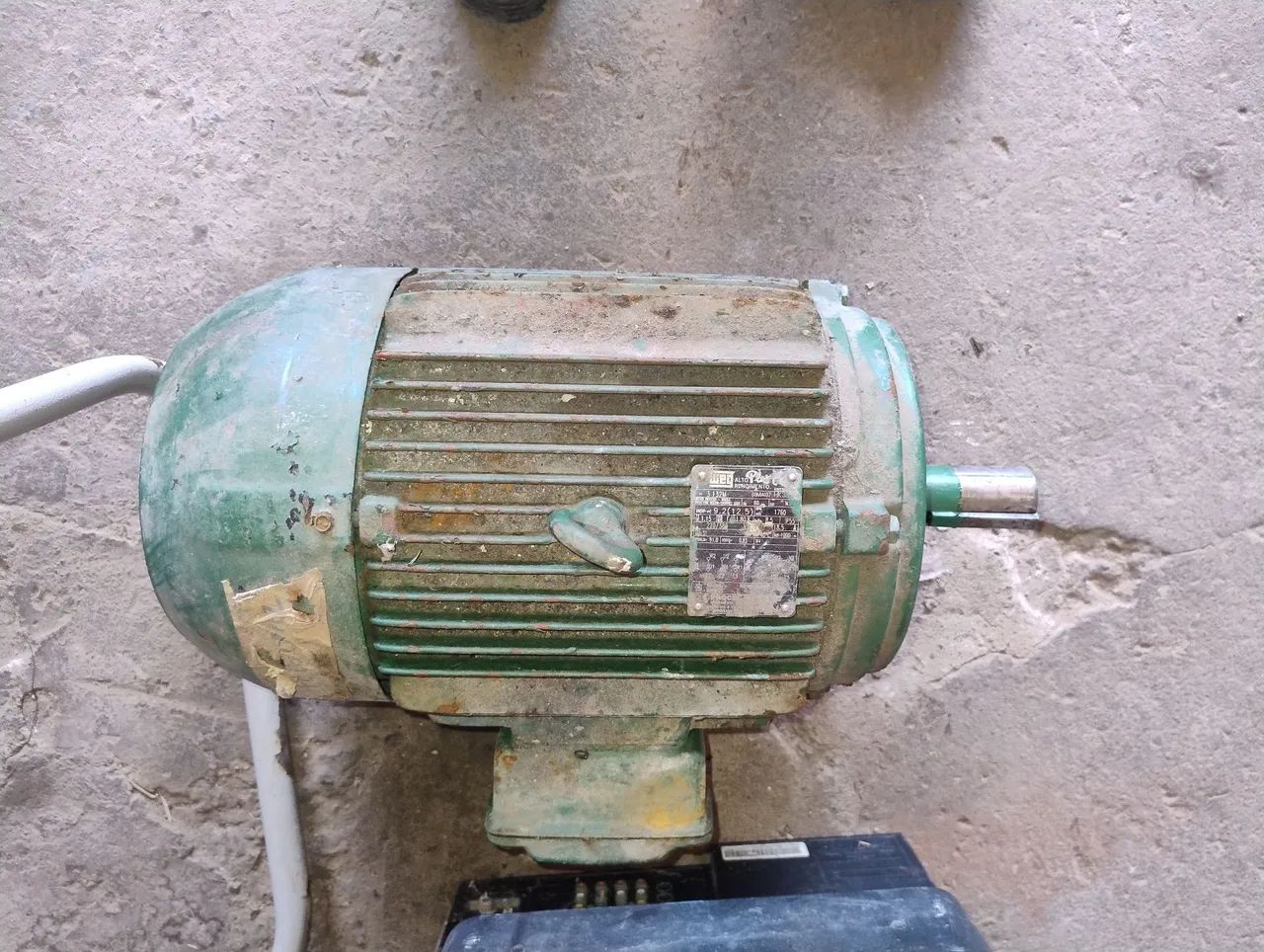 Vendo motor de 12.5 CV 4 polos trifásico. - Foto 2