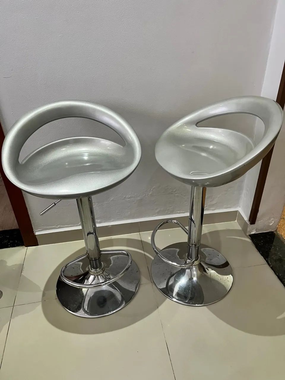2 Banquetas Modernas Cromadas - Design Elegante - Foto 4