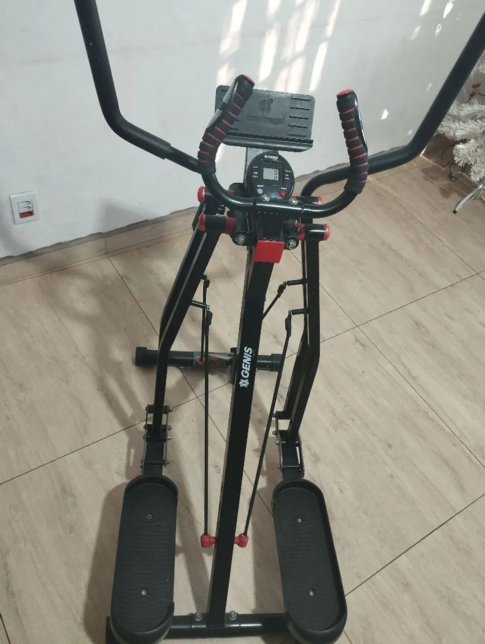 Vendo Elíptico simulador de caminhada semi novo - Foto 5