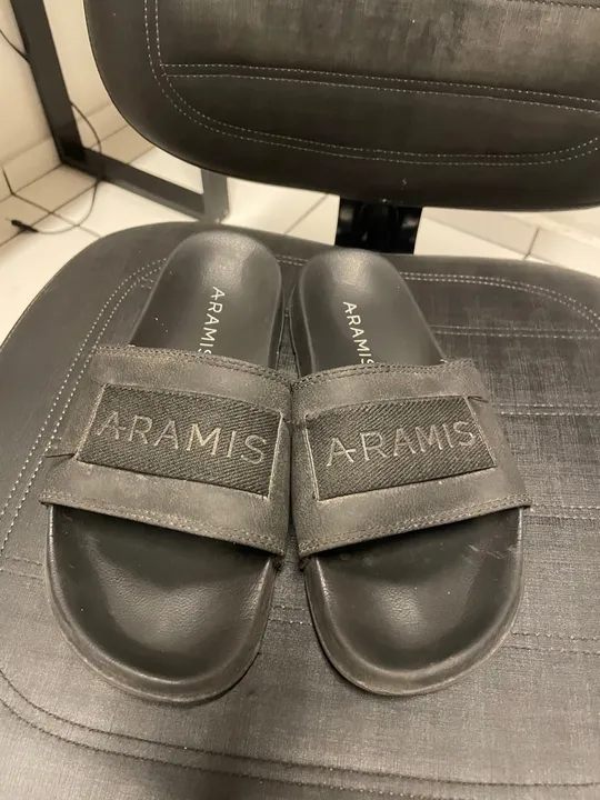 Chinelo Aramís Preta