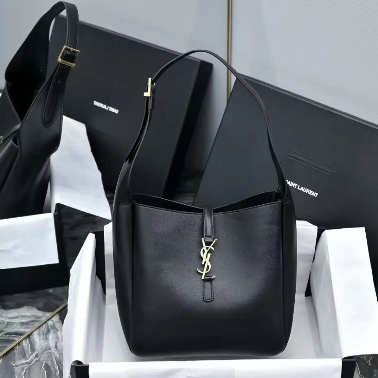 Bolsa de Ombro YSL Couro Vitelo Preta Original