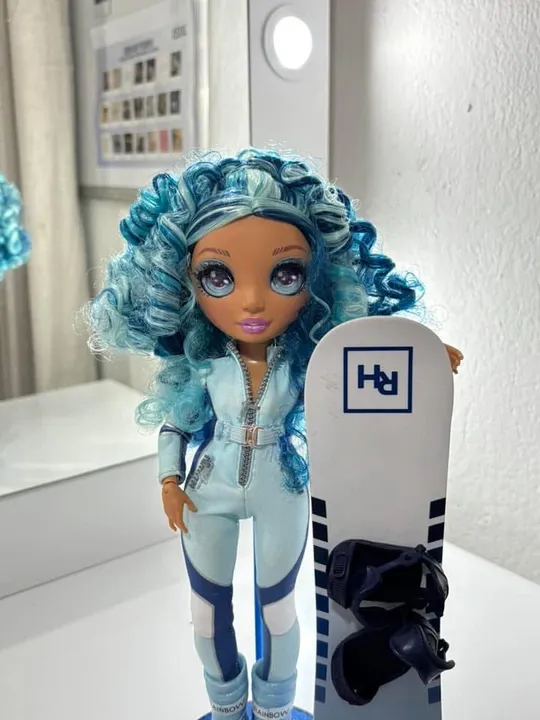 Boneca Rainbow High Skyler Winter break