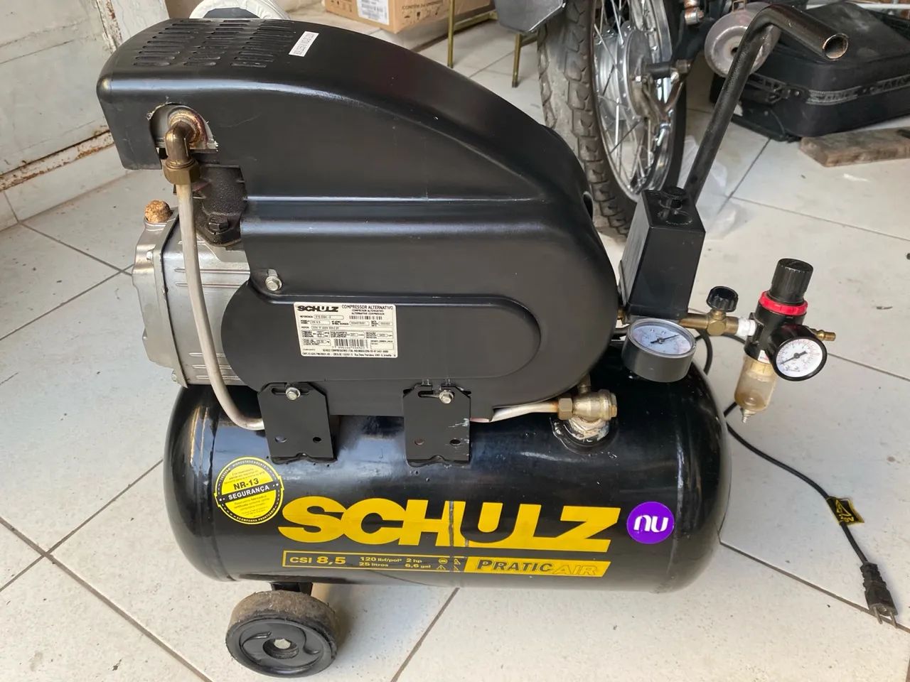 Compressor de ar Schulz CSI 8,5 - 24 Litros (12x no cartao)