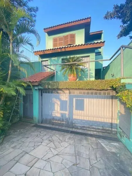 Casa para Venda - 301m², 4 dormitórios, sendo 1 suites, 2 vagas - Bom Jesus