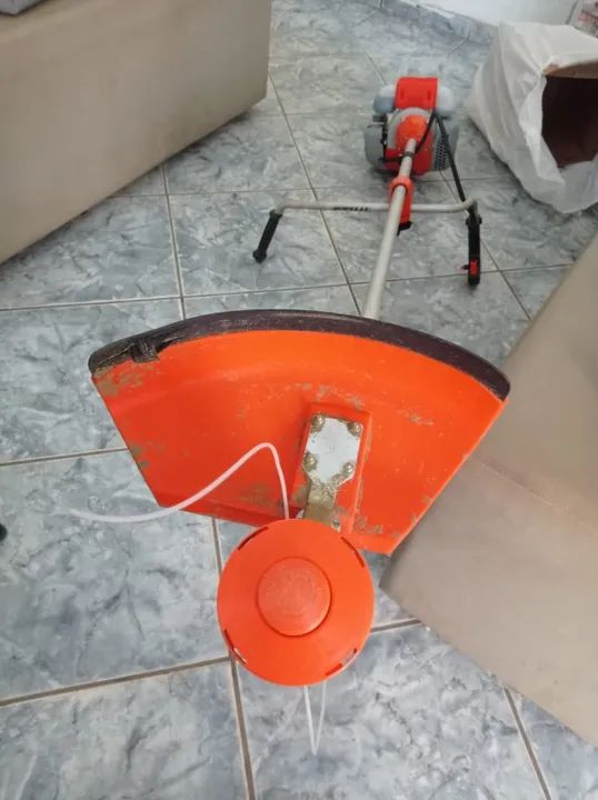 maquina Sthil 380 de cortar grama - Foto 3