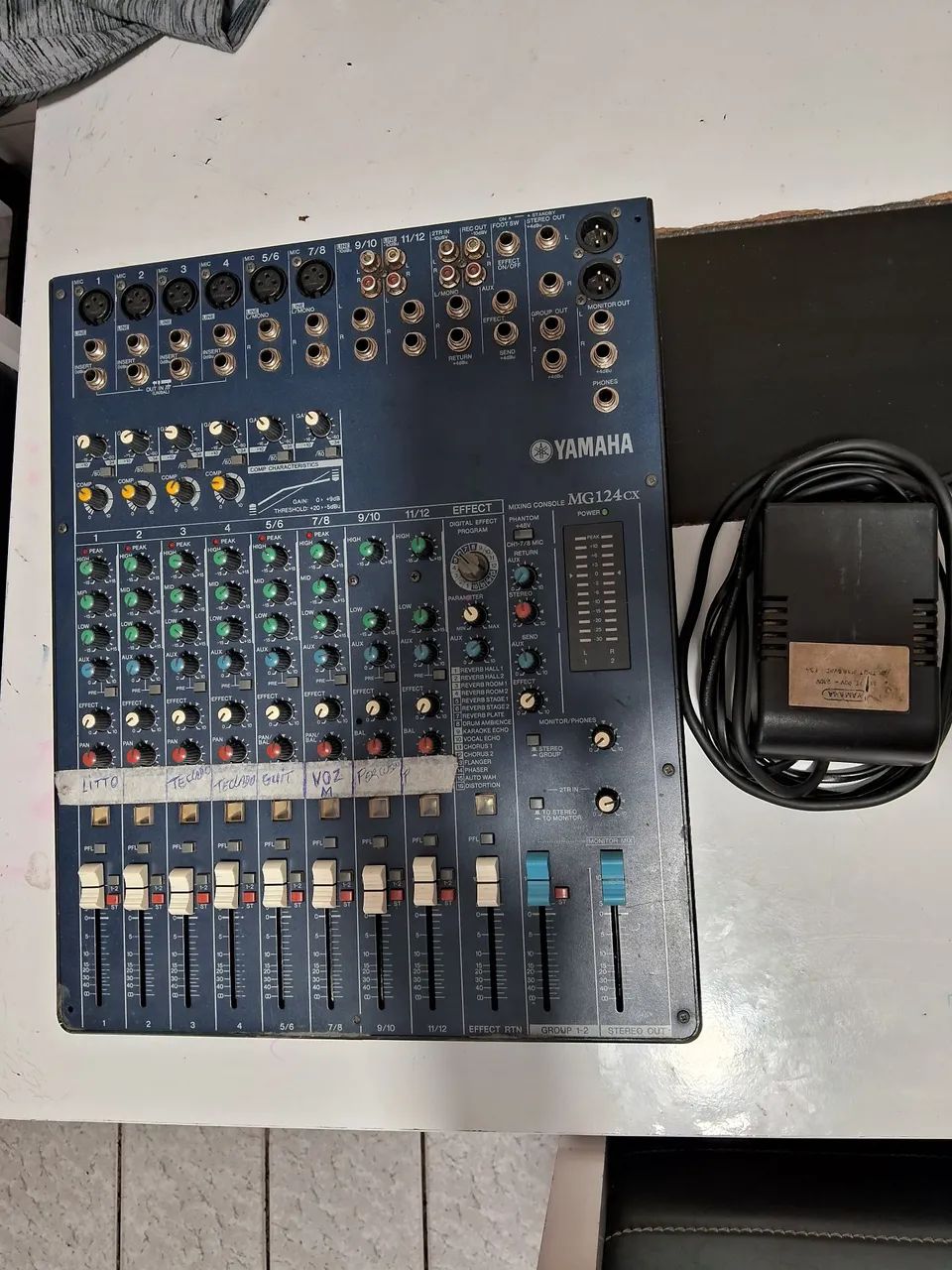 Mesa de Som Yamaha MG124CX