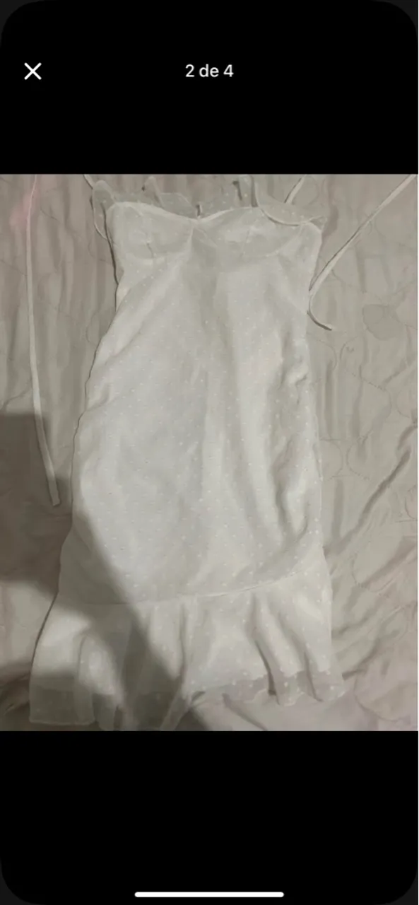 Vestido branco com poá