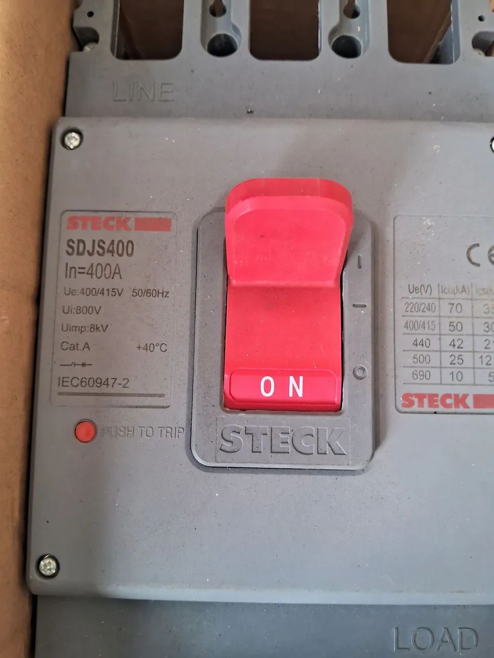 Disjuntor stack 400 amperes 3p caixa moldada.