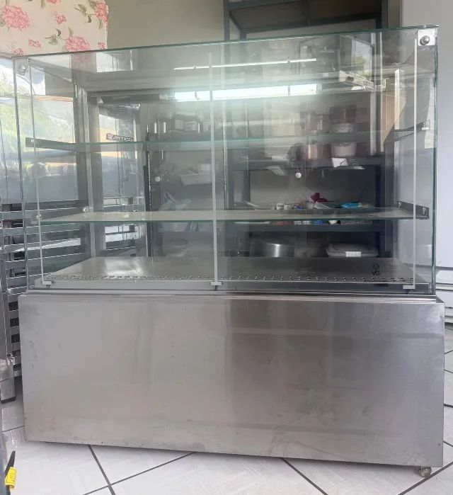 Vitrine Expositora Refrigerada Para Bolos E Doces 1,20 Metro  - Foto 4