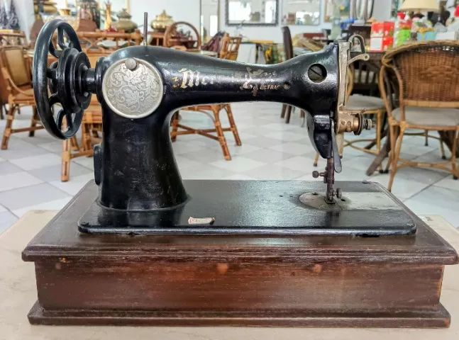 Máquina de costura antiga para decorar ambientes - Foto 2