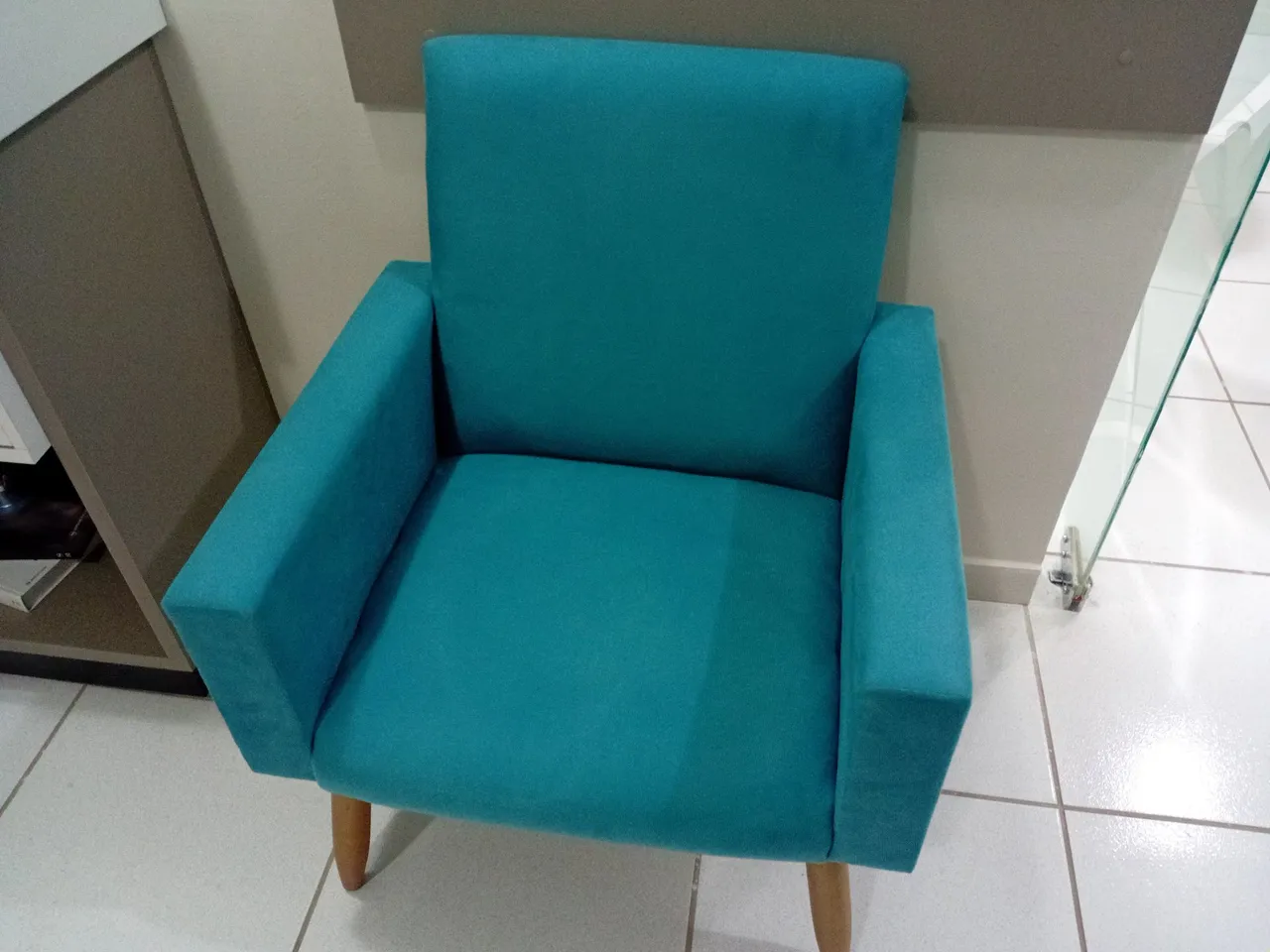 3 Poltrona confortável azul turquesa