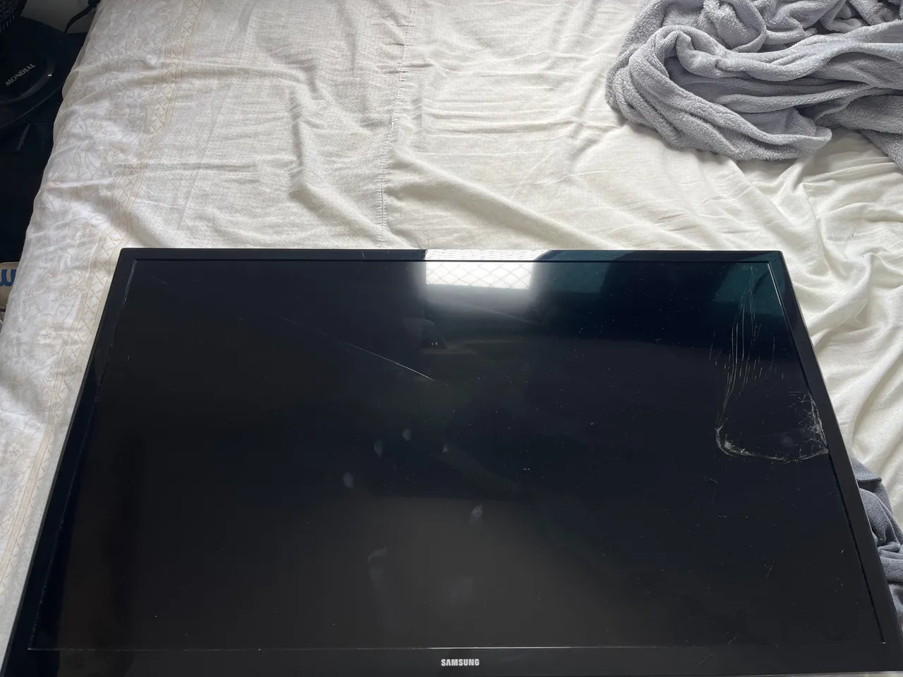 TV Samsung com tela danificada