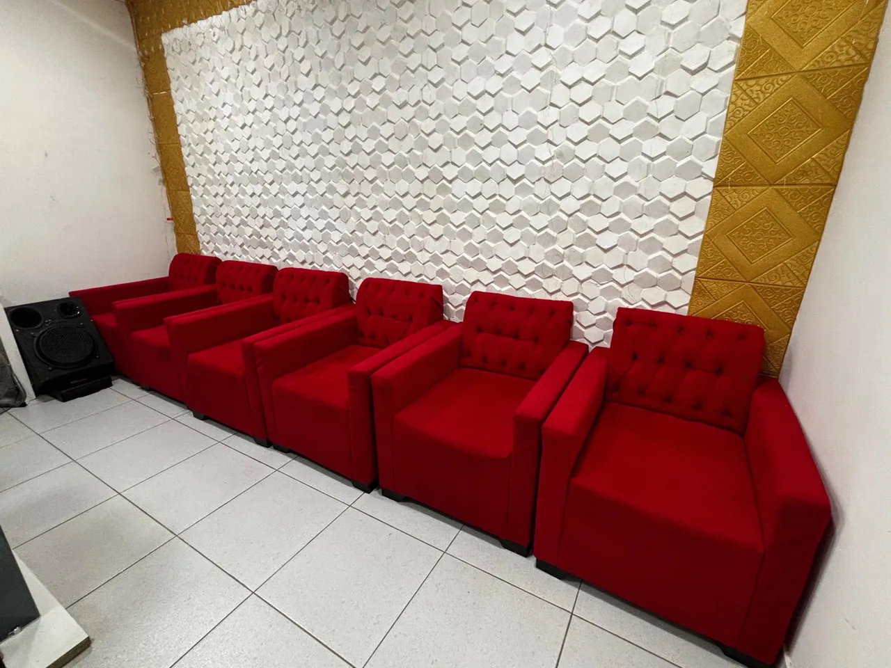 Conjunto de Poltronas Vermelhas Elegantes - 6 Lugares
