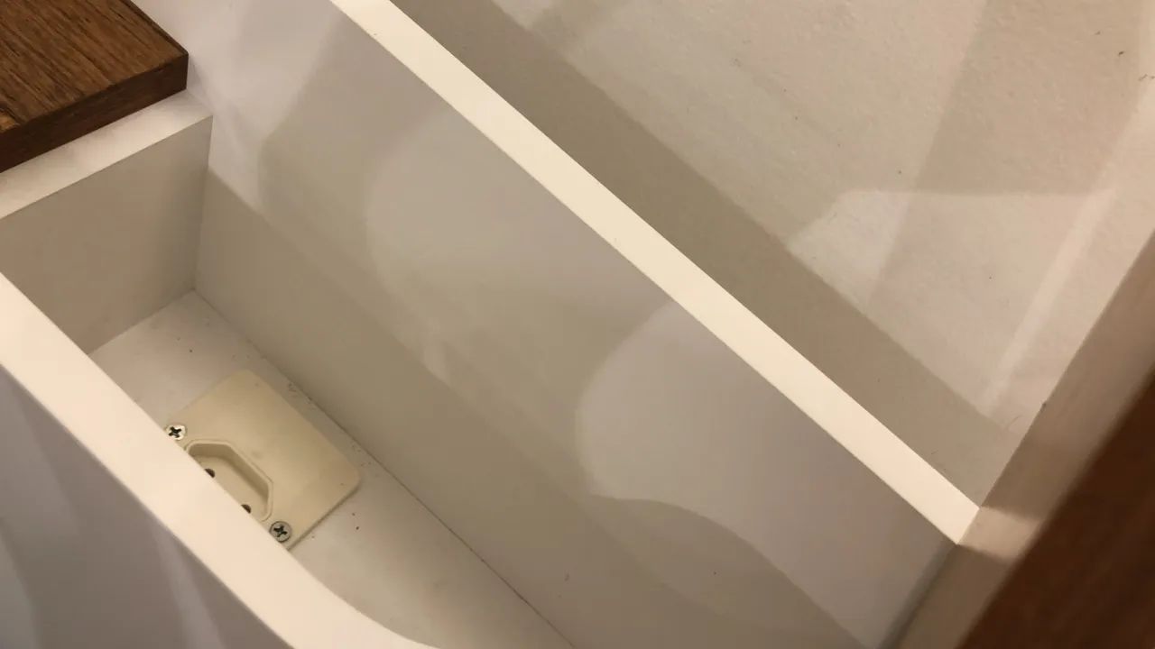 Cabeceira Tok&stok branca com tomada - Foto 4