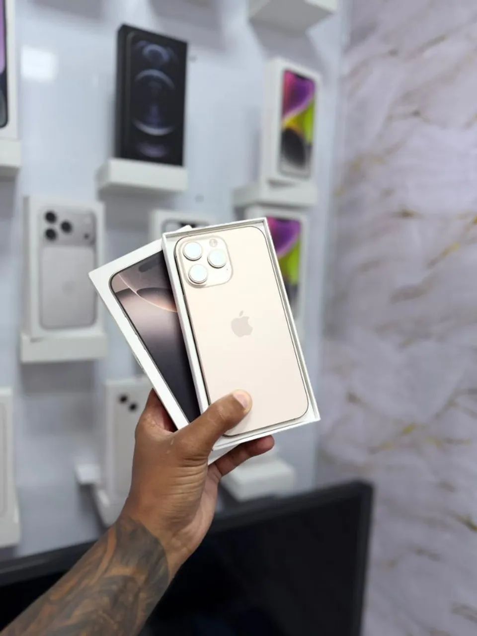 IPHONE 16 PRO MAX 256GB<br>R$ 5.899,00 - Foto 2