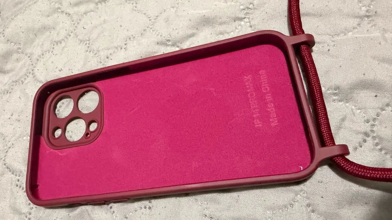 Capa iphone 14 pro max com cordão - Foto 2