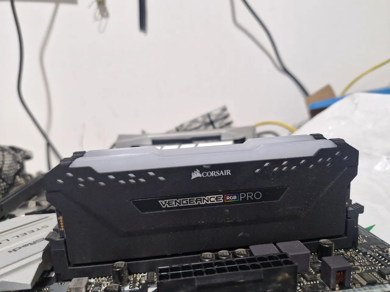 Memória RAM DDR4 Corsair Vengeance pro rgb 64GB (2x32GB) 3200MHz
